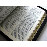 057ztig Библия черная кожа (11549) средний формат